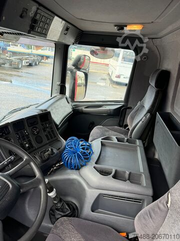 Livestock truck SCANIA 94 D 260 3 ASSI 6X2 TRASPORTO ANIMALI