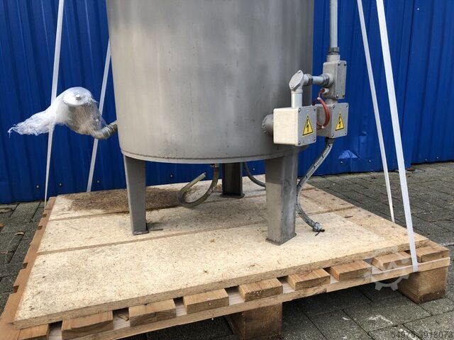 Reactor Pressure vessel electrically heated