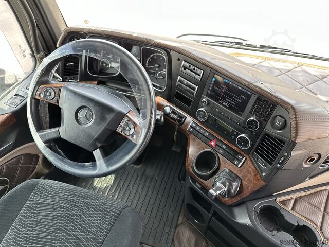 Standard-Sattelzugmaschine Mercedes-Benz ACTROS 1863