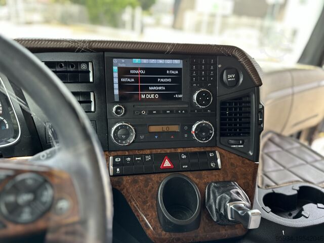 Standard road tractor Mercedes-Benz ACTROS 1863