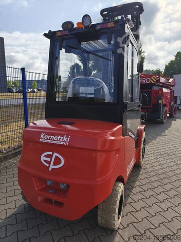 Electric 4-wheel forklift EP EFL353S