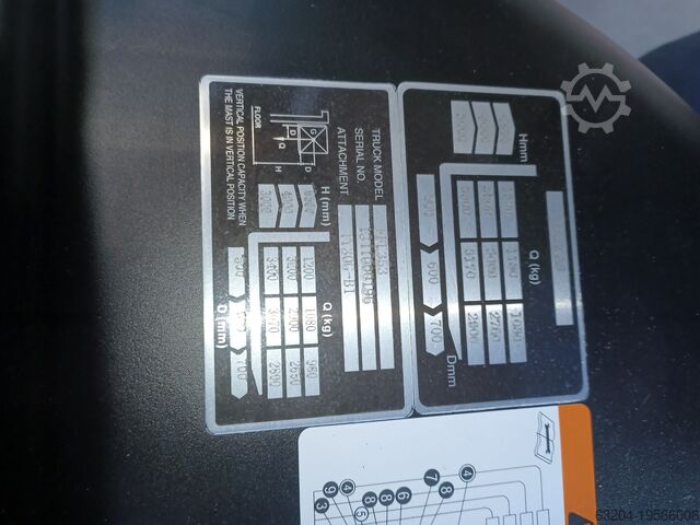 Electric 4-wheel forklift EP EFL353S