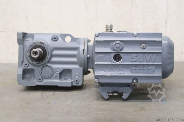 Geared motor 0.37-0.075 kW 31-6.3 rpm SEW-Eurodrive KAF37 DRS71S4BE05HR/MM03/AMA6