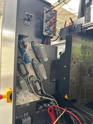 Spritzgießmaschine Engel Victory 330H/200V/140 combi Ecodrive