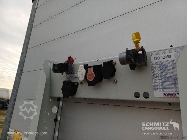 Auflieger mit Pritsche & Plane Schmitz Cargobull Curtainsider Standard Getränke