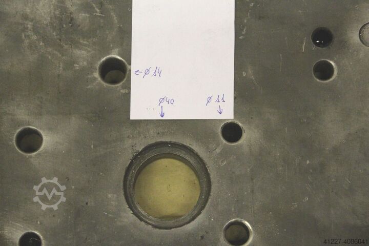 Clamping plate with holes Stahl 400/500/H30 mm