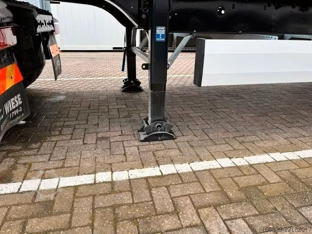 Kofferauflieger KRONE 2-Achs Koffer - letzte Achse als Liftachse