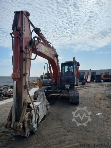 Crawler excavator Hitachi ZX220LC (Abu Dhabi)