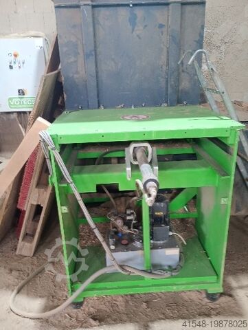 Holzzerkleinerer mit Steigförderband m. Votecs EZ 10 - 2