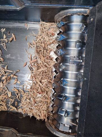 Holzzerkleinerer mit Steigförderband m. Votecs EZ 10 - 2