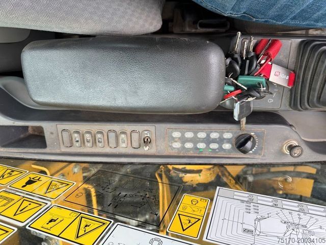 Kettenbagger CATERPILLAR 311 FLRR / 2017 / 2.788h / TL / hydr. GR