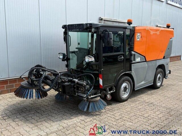 Road sweeper Kärcher Kärcher MC250 3Besen 60Km/h Wasserrecycling Sys.