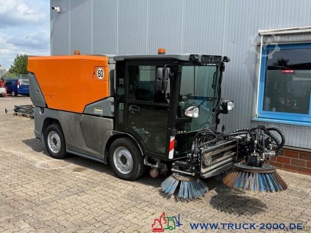 Road sweeper Kärcher Kärcher MC250 3Besen 60Km/h Wasserrecycling Sys.