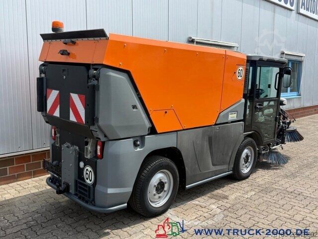 Road sweeper Kärcher Kärcher MC250 3Besen 60Km/h Wasserrecycling Sys.