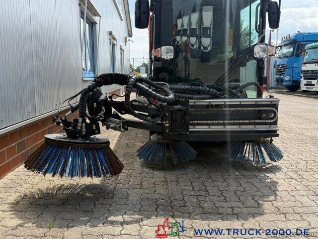 Road sweeper Kärcher Kärcher MC250 3Besen 60Km/h Wasserrecycling Sys.