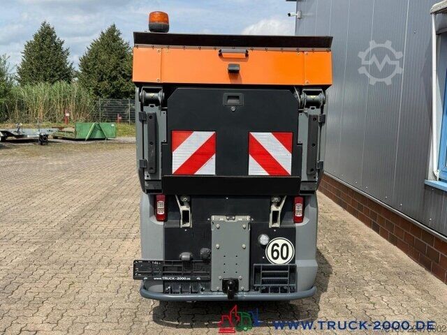 Road sweeper Kärcher Kärcher MC250 3Besen 60Km/h Wasserrecycling Sys.
