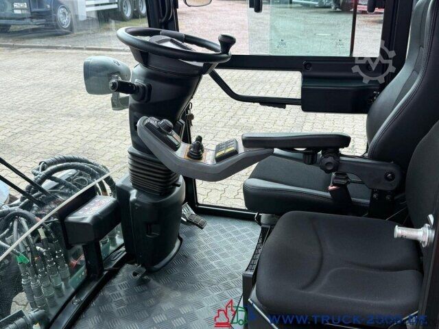 Road sweeper Kärcher Kärcher MC250 3Besen 60Km/h Wasserrecycling Sys.