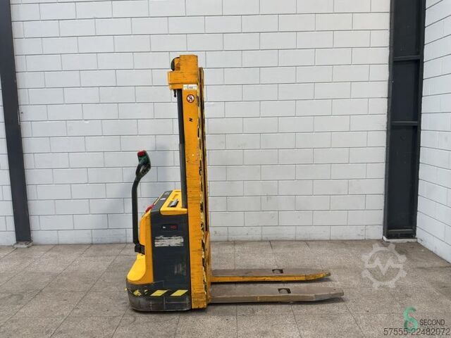 Stacker Jungheinrich EJC 110