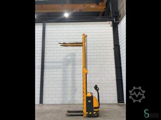 Stacker Jungheinrich EJC 110