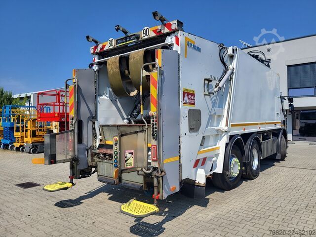 Garbage truck Renault D26 Wide