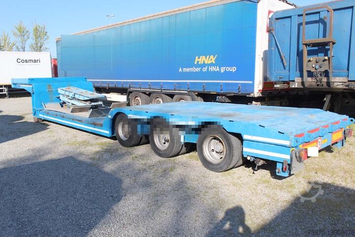 Low-loader semi-trailer for transporting construction machinery deangelis 