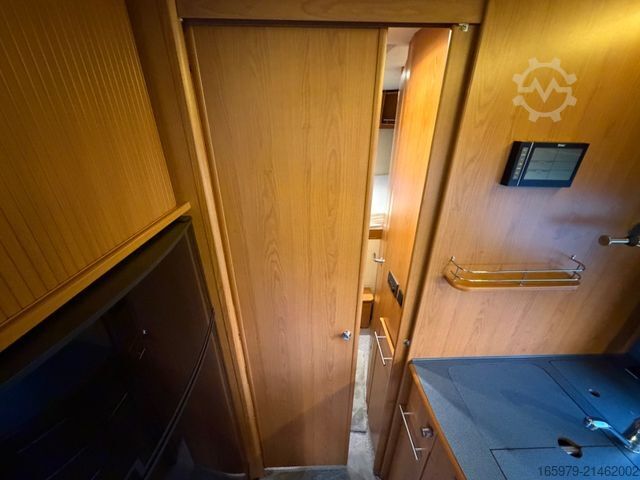 Integrated camper NIESMANN+BISCHOFF Flair 7100