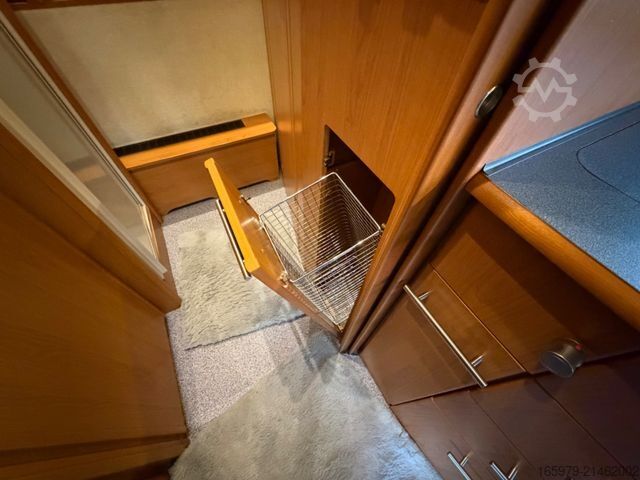 Integrated camper NIESMANN+BISCHOFF Flair 7100