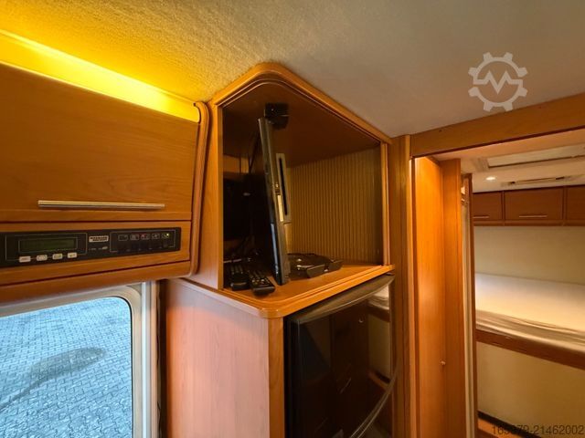 Integrated camper NIESMANN+BISCHOFF Flair 7100