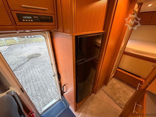 Integrated camper NIESMANN+BISCHOFF Flair 7100