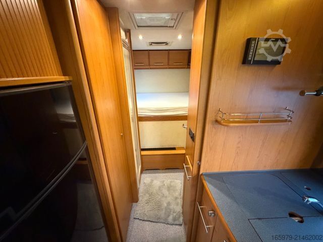 Integrated camper NIESMANN+BISCHOFF Flair 7100