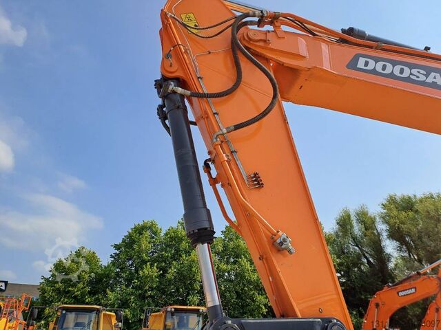 Raupenbagger Doosan DX530LC-7M