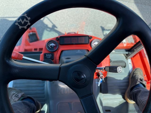 Mäher KUBOTA Großflächenfrontmäher F3680 4x4 mit Kabine 25KW