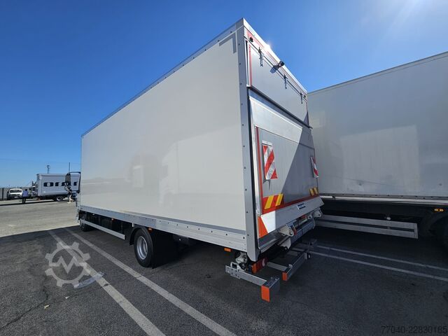 Box truck DAF XB 230 FA 12 t furgonato con sponda