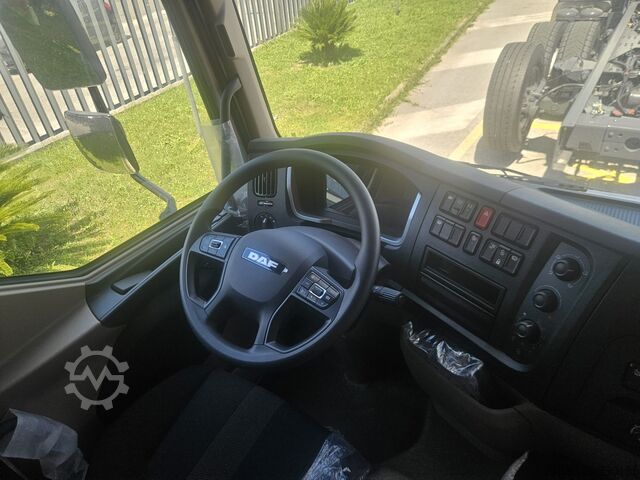 Box truck DAF XB 230 FA 12 t furgonato con sponda