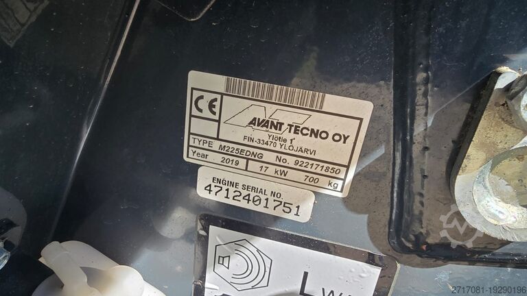 Lader auf dem Hof Avant Tecno Avant 225