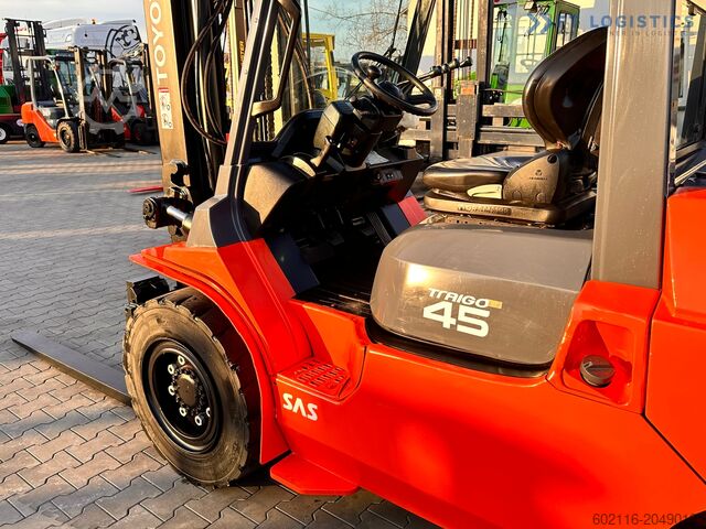 Gabelstapler Toyota 42-4FD40 / DIESEL / 4500KG / DUPLEX / FO