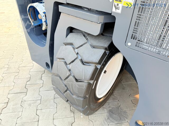 4-way forklift truck Combilift C4000CB TRIPLEX 5200MM FREE-LIFT TOP 1