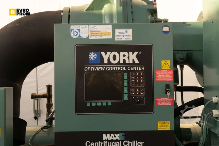 Chiller Used Watercooled chiller York YK CG CF Q7 5CI F 2000 kW. 2005 yom