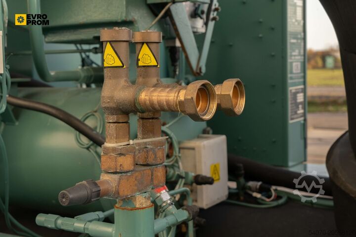 Chiller Used Watercooled chiller York YK CG CF Q7 5CI F 2000 kW. 2005 yom