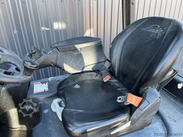Electric 4-wheel forklift Linde E20PHL-02