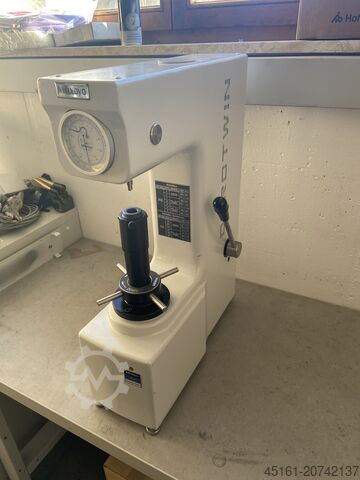 Härteprüfmaschine Mitutoyo Rockwell DUROTWIN DT-10