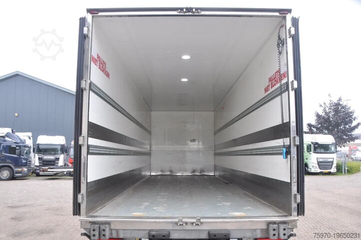 Suitcase Volvo FE 250 4X2 2019 ISOTHERM + DHOLLANDIA 2500kg