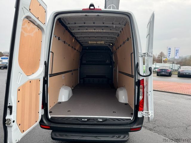 High top van MERCEDES-BENZ Sprinter 319 CDI 4325 Klima Kamera LED