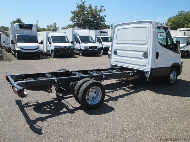 Van chassis IVECO 35 C13*Fahrgestell*