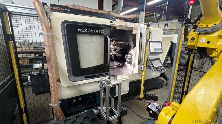 CNC turning and milling center DMG MORI NLX2500SY/700 mit Fanuc Industrieroboter