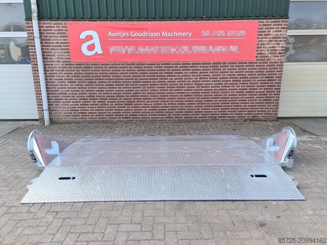 Loader/unloader  Leidingdrempel / road ramp