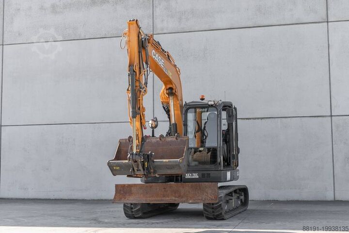 Midi excavator CASE CX 85 D SR
