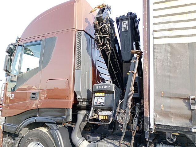 Schiebeplane IVECO AS260S42Y/FS mit Kran BDF