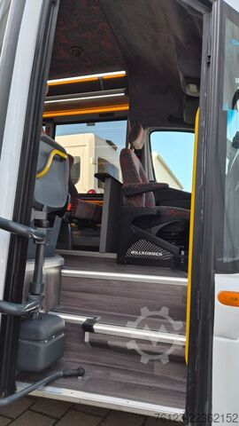 Minibus MERCEDES-BENZ 30 Sitzer Schul- Transferbus 519 Vorlauffahrzeug