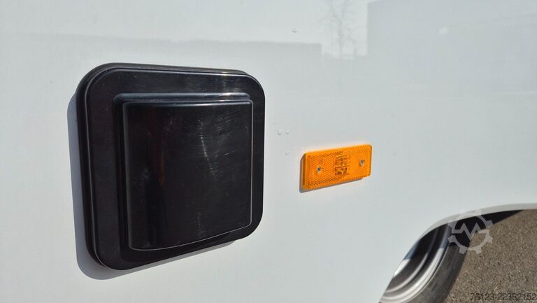 Minibus MERCEDES-BENZ 30 Sitzer Schul- Transferbus 519 Vorlauffahrzeug